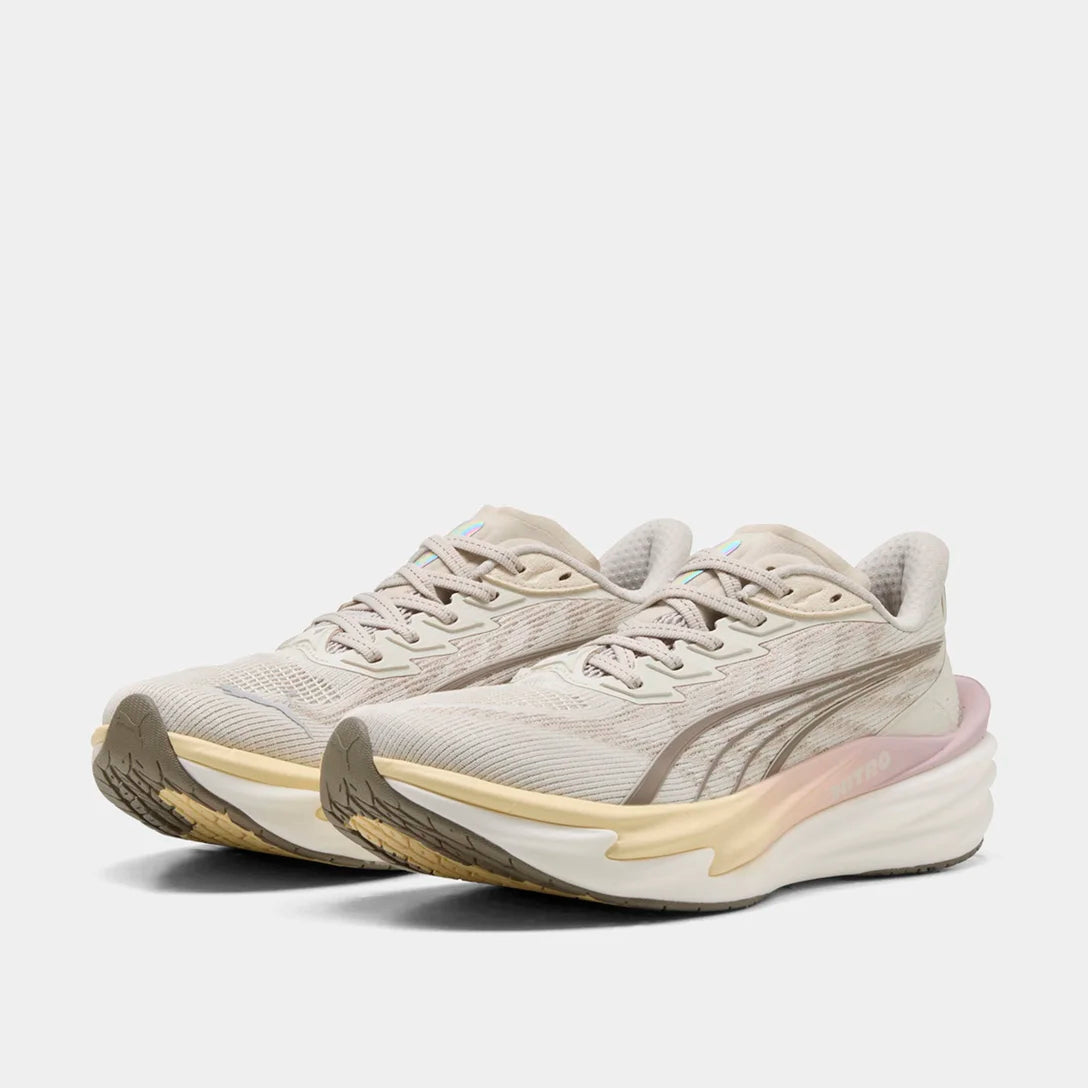 TENIS DE CORRIDA PUMA DEVIATE NITRO 4 - BEGE - FEMININO